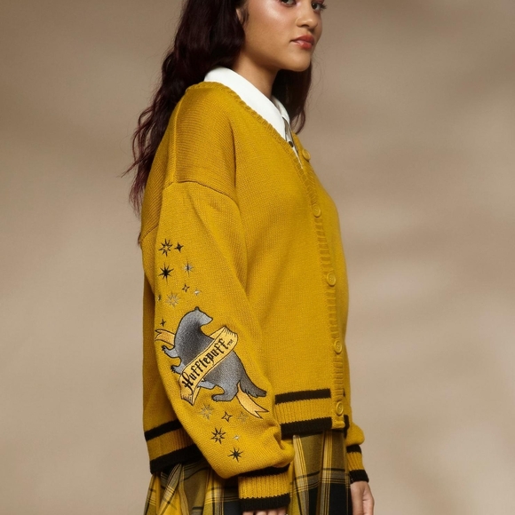 Hot Topic Harry Potter Hufflepuff Skimmer Girls Cardigan- NWT Size XL - Picture 4 of 7